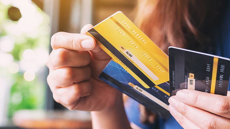 Recomendaciones antes de elegir y contratar cualquier tarjeta bancaria
